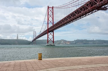 Köprü 25 Nisan, Lizbon