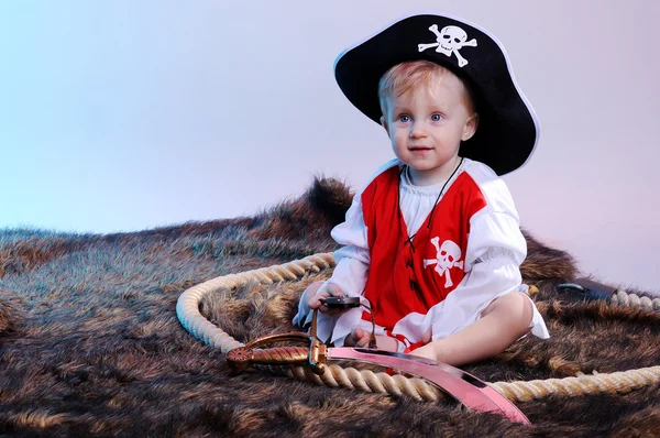 Carino bambino in costume da pirata — Foto Stock