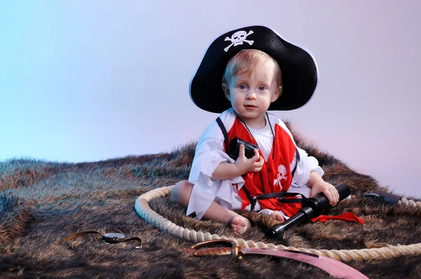 Carino bambino in costume da pirata — Foto Stock