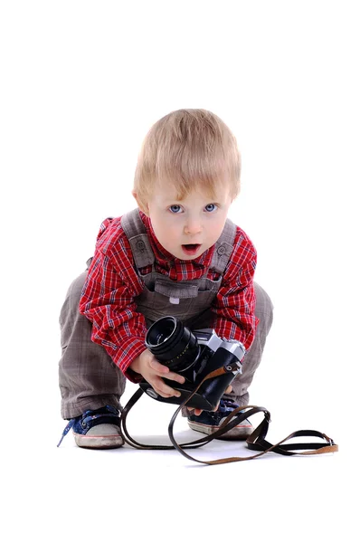 Roztomilý chlapec se starým fotoaparátem — Stock fotografie