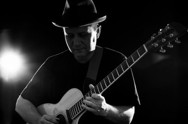 adam gitar ile