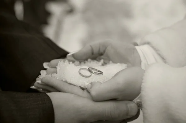 Wedding rings. Vintage photo — Stock Photo, Image