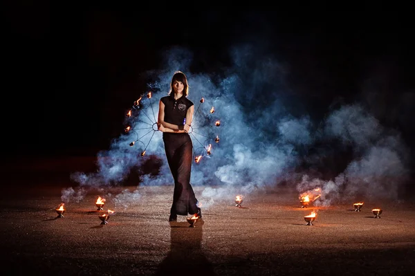 Espectacular espectáculo de fuego —  Fotos de Stock