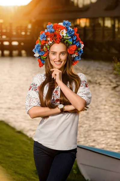 Menina Bonita Vyshyvanka Ukrainian Mulher Vestido Nacional — Fotografia de Stock