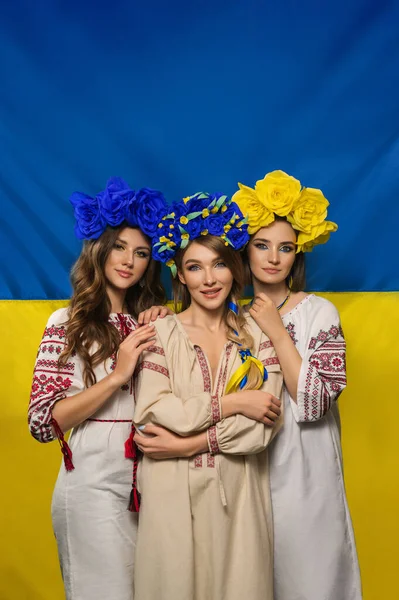 Beautiful Ukrainian Women Embroidered Shirts Wreaths — Stock Photo, Image