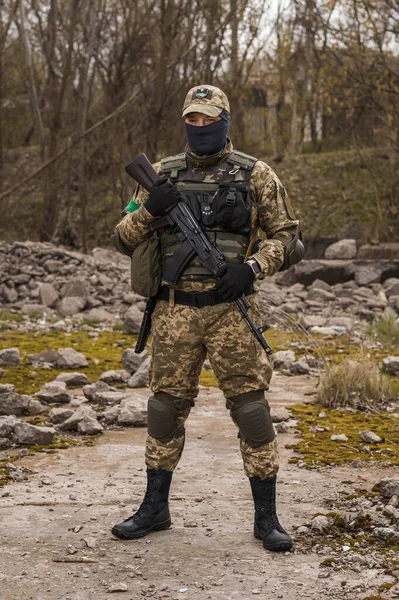 Soldato Delle Forze Armate Ucraine Uomo Militare Uniforme Tattica Con — Foto Stock
