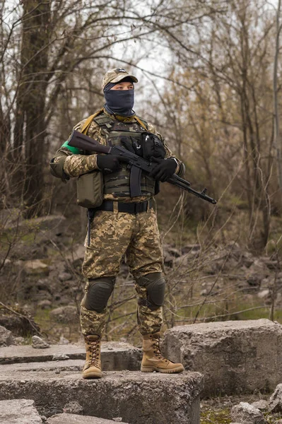 Soldier Armed Forces Ukraine Military Man Tactical Uniform Machine Gun — Zdjęcie stockowe