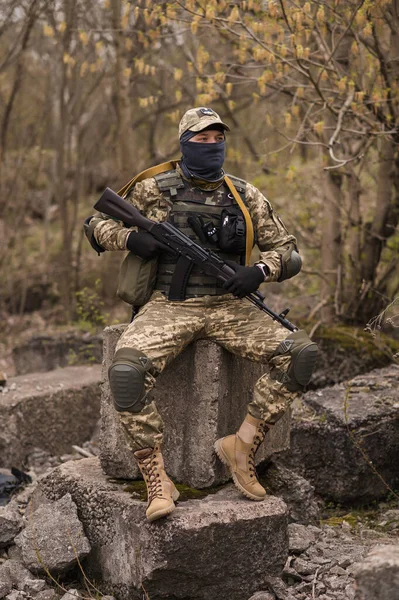 Soldier Armed Forces Ukraine Military Man Tactical Uniforms Machine Gun — Stock fotografie