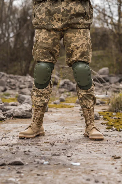 Soldado Calzado Con Zapatos Tácticos Caqui Especiales — Foto de Stock