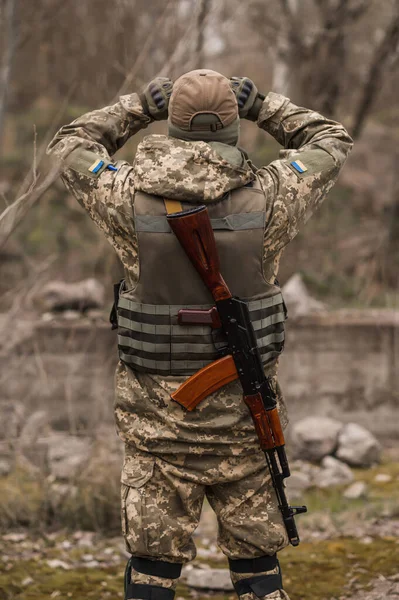 Ukrainian Soldier Uniform Turned His Back — ストック写真