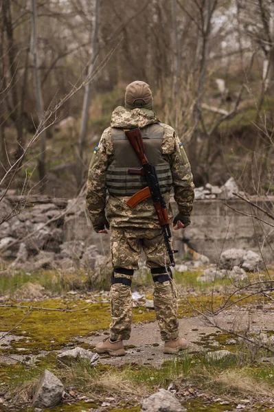 Soldado Ucraniano Uniforme Virou Costas — Fotografia de Stock