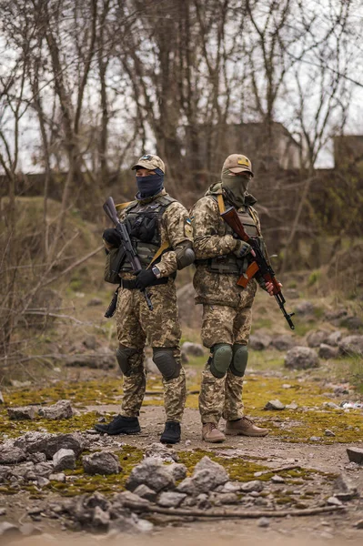 Two Ukrainian Soldiers Uniforms Aim Kalashnikov Assault Rifle — Stok fotoğraf