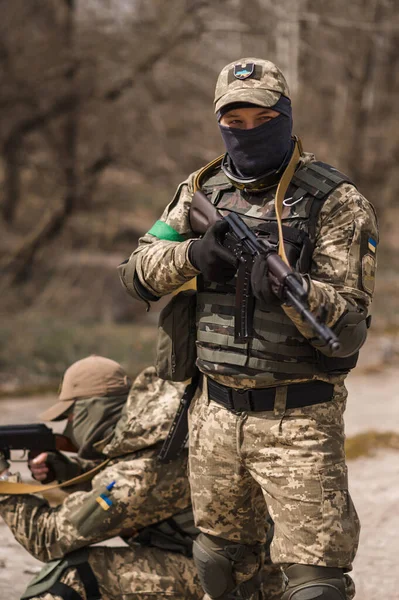 Two Ukrainian Soldiers Uniforms Aim Kalashnikov Assault Rifle — Stok fotoğraf