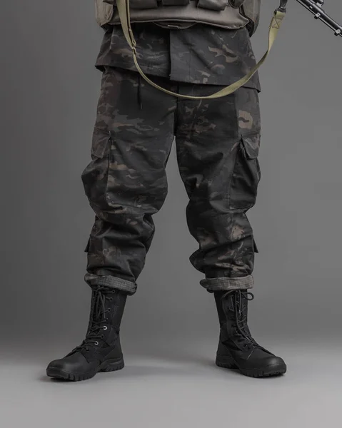 Ukrainsk Soldat Uniform Och Med Vapen Händerna — Stockfoto