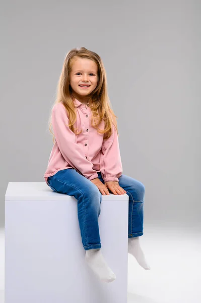 Cute Blonde Girl Pink Sweater Jeans White Cube Studio Portrait — Stock Photo, Image