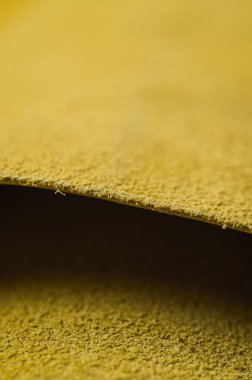 Sarı rulo hakiki deri. Duvar kağıdı. Ayakkabılar ve çantalar için sarı deri