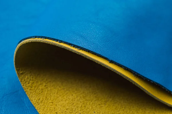 Rolo Couro Azul Amarelo Produção Couro Ucraniano Fábrica Calçados Costura — Fotografia de Stock
