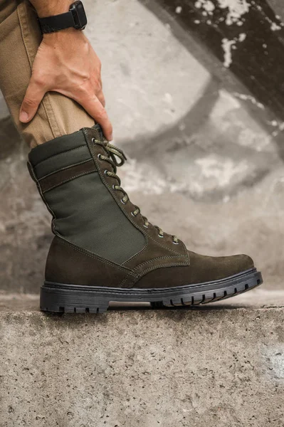 Military Man Dark Green Leather Tactical Boots — Stock Fotó