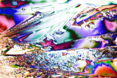 Polarize ışıktaki tartarik asit kristalleri