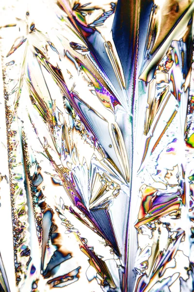 Mikrokristaller av vinsyra i polariserat ljus — Stockfoto