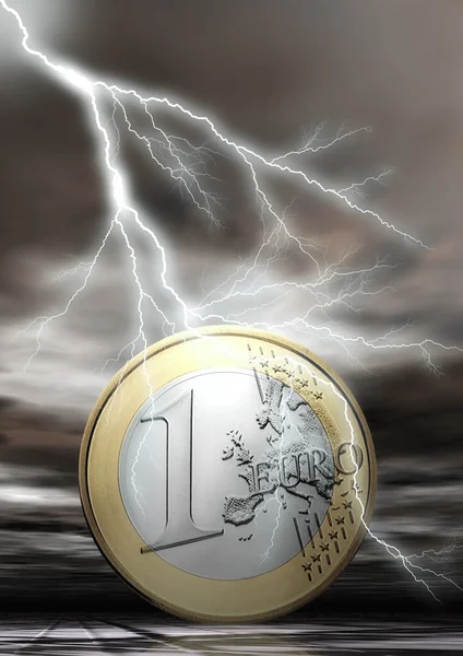 Monety euro z lampą błyskową — Zdjęcie stockowe