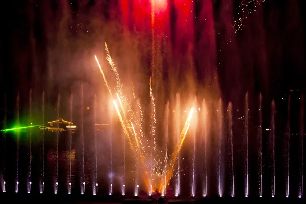 Espectáculo de agua y fuego — Foto de Stock