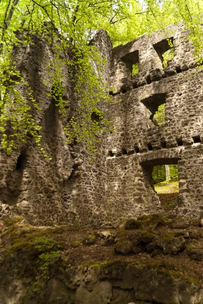 Ruina medieval de un castillo —  Fotos de Stock