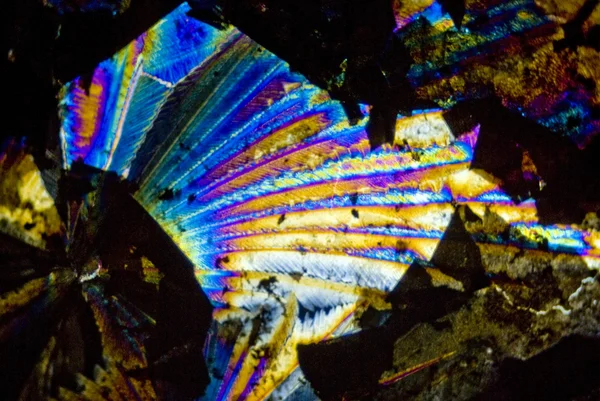 Частицы сажи и микрокристаллы в поляризованном свете — стоковое фото