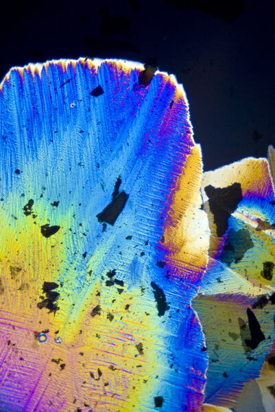 Soot particles and microcrystals in polarized light