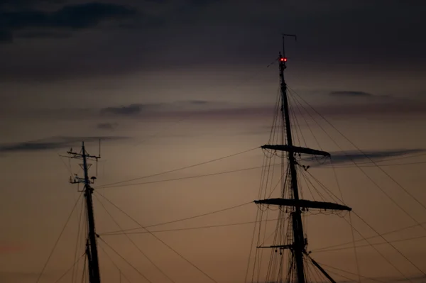 Вітрильний корабель вночі — стокове фото