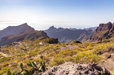 Tenerife 'deki Masca vadisine giden kayalıkların manzarası