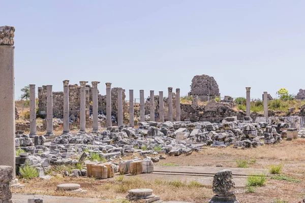 Ticaret Agora 'nın Türkiye' deki kalıntılarının panoramik görünümü