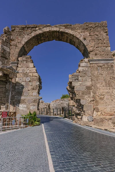 Entrada para a Fonte Vespasiana em Side, Manavgat, Turquia — Fotografia de Stock