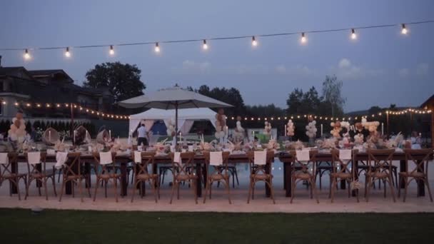 Decoração de mesa de festa. Casamento de luxo, festa, aniversário. — Vídeo de Stock