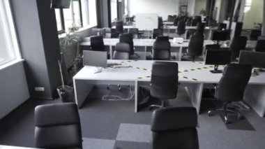 İnsansız bir ofis.