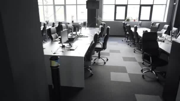 Сучасна офісна зона без людей — стокове відео
