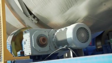 Fabrikaya yakın planda çalışma mekanizması