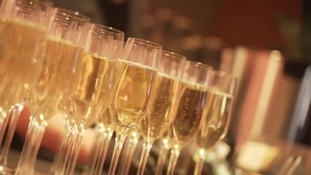 The set of champagne glasses. The close-up view of champagne glasses. Wedding ceremony. — Stock Video