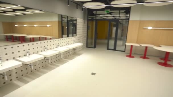 现代空荡荡的自助餐厅，学校自助餐 — 图库视频影像