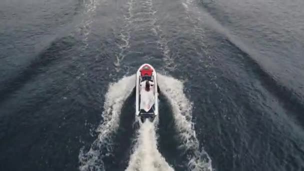 江上喷气式滑雪板的空中景观 — 图库视频影像