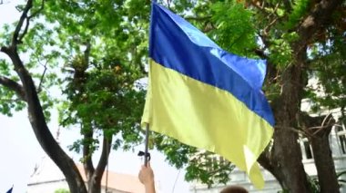 Gösteride Ukrayna bayrağının yakın çekimi