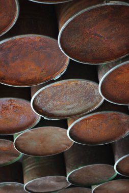 Daire Stüdyosu İç Tasarımı. Metalik Demir Variller Arkaplanı. Endüstriyel Tasarım Deseni.