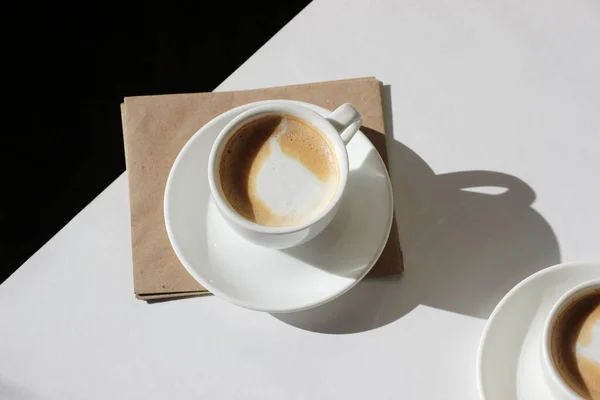 Pemasangan Kopi Break Creamy Cappuccino Home Office Desk — Stok Foto