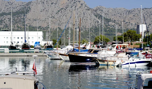 Jachten in de haven — Stockfoto