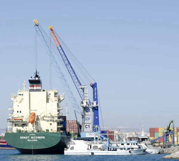 Güterhafen — Stockfoto