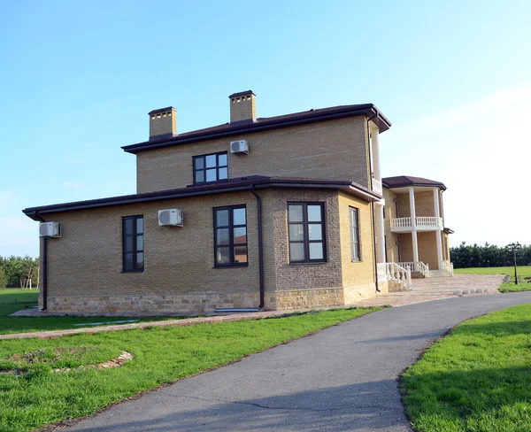 Moderne suburban cottage — Stockfoto