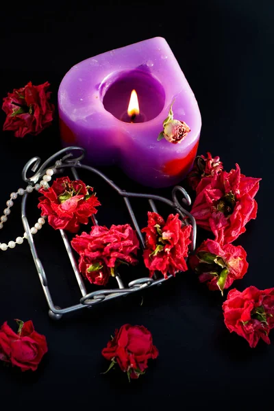 Heart Shaped Candle Red Rose Buds Black Background — Stock Photo, Image