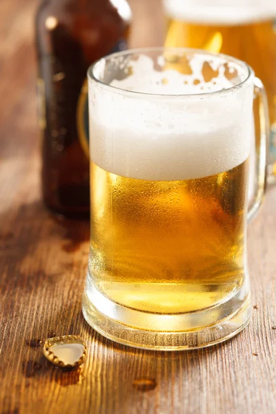 Cold beer glass on bar or pub desk — Stock Photo, Image
