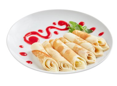 Beyaz arka plan üzerinde izole bir tabak krep