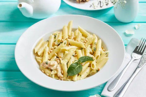 Pasta Med Pesto Och Parmesan — Stockfoto